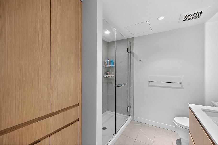 807 1500 Fern Street North Vancouver, BC - 22