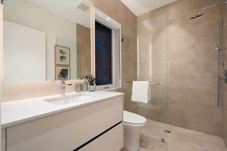 4007 W 19th Avenue Vancouver, BC - 22
