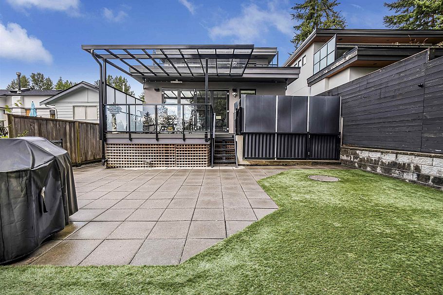 1033 Prospect Avenue North Vancouver, BC - 40