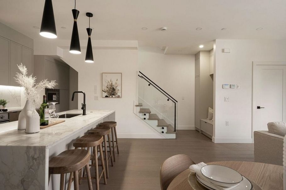 1 2282 E 8th Avenue Vancouver, BC - 1