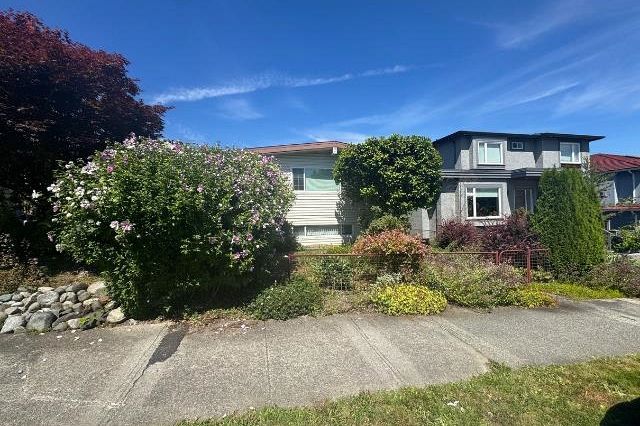 2935 Adanac Street Vancouver, BC - 4