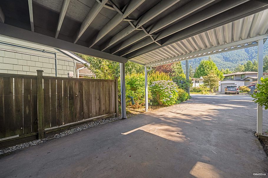 1043 Belvedere Drive North Vancouver, BC - 12