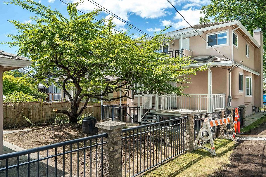 2304 Garden Drive Vancouver, BC - 38