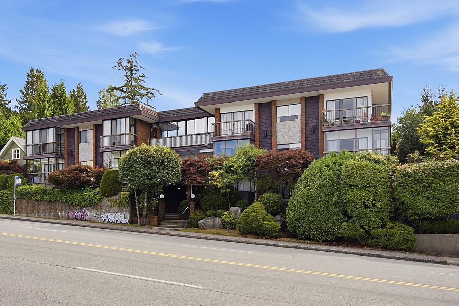 307 2710 Lonsdale Avenue North Vancouver, BC - 1