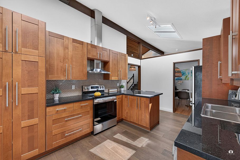 3771 W 30th Avenue Vancouver, BC - 3