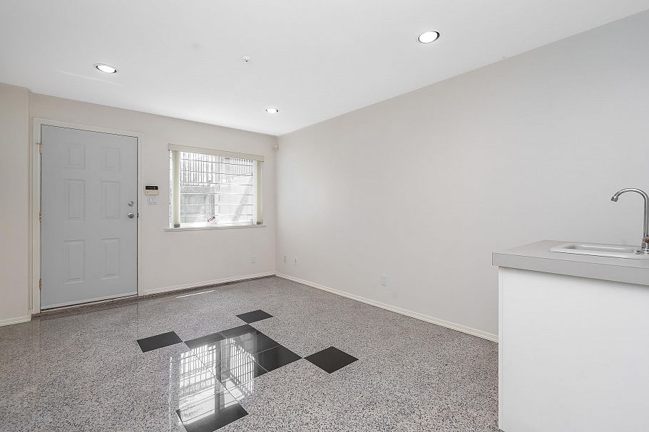 2304 Garden Drive Vancouver, BC - 18