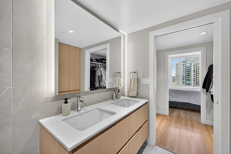 807 1500 Fern Street North Vancouver, BC - 18