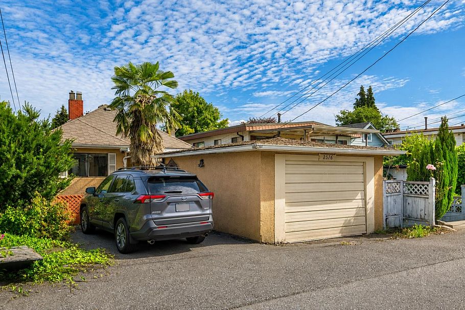 2576 Parker Street Vancouver, BC - 24