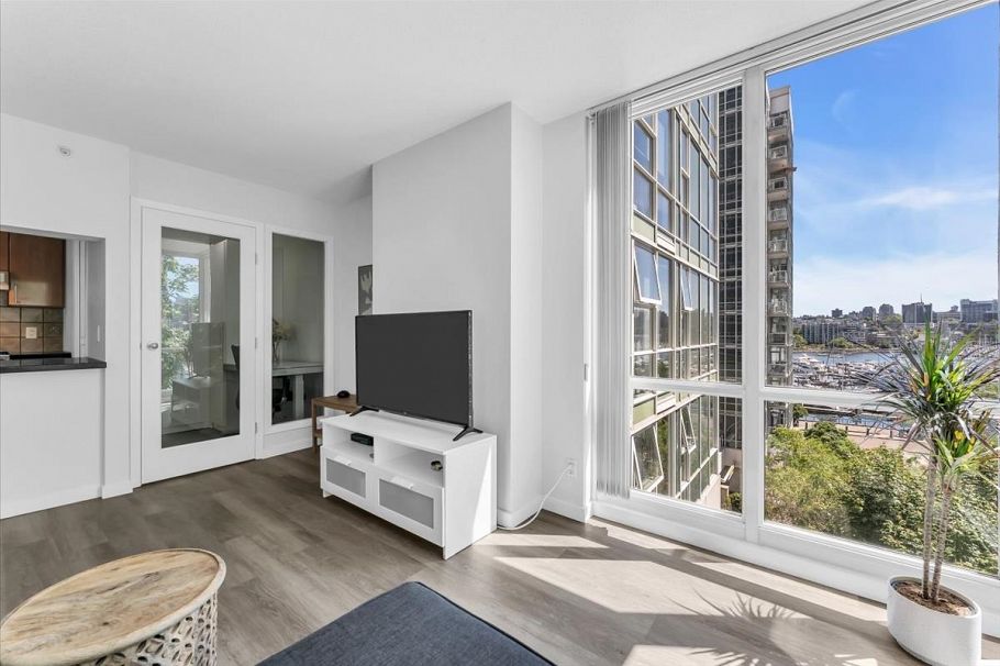 602 193 Aquarius Mews Vancouver, BC - 2