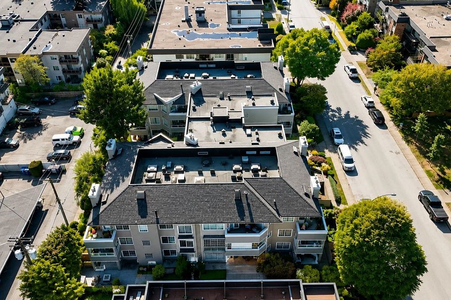 309 125 W 18th Street North Vancouver, BC - 24