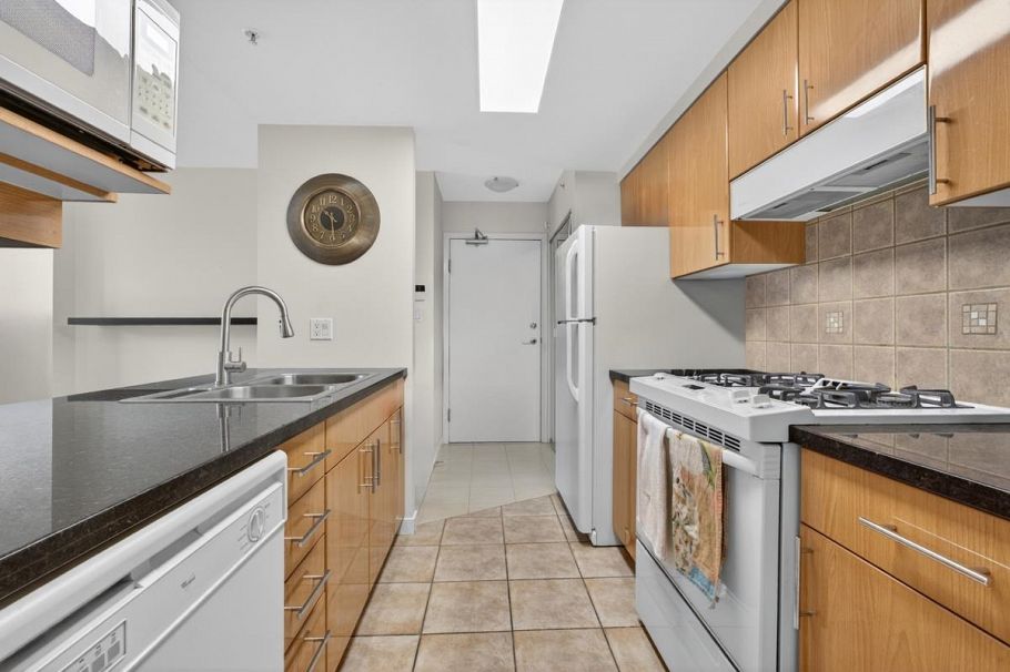 1505 193 Aquarius Mews Vancouver, BC - 11
