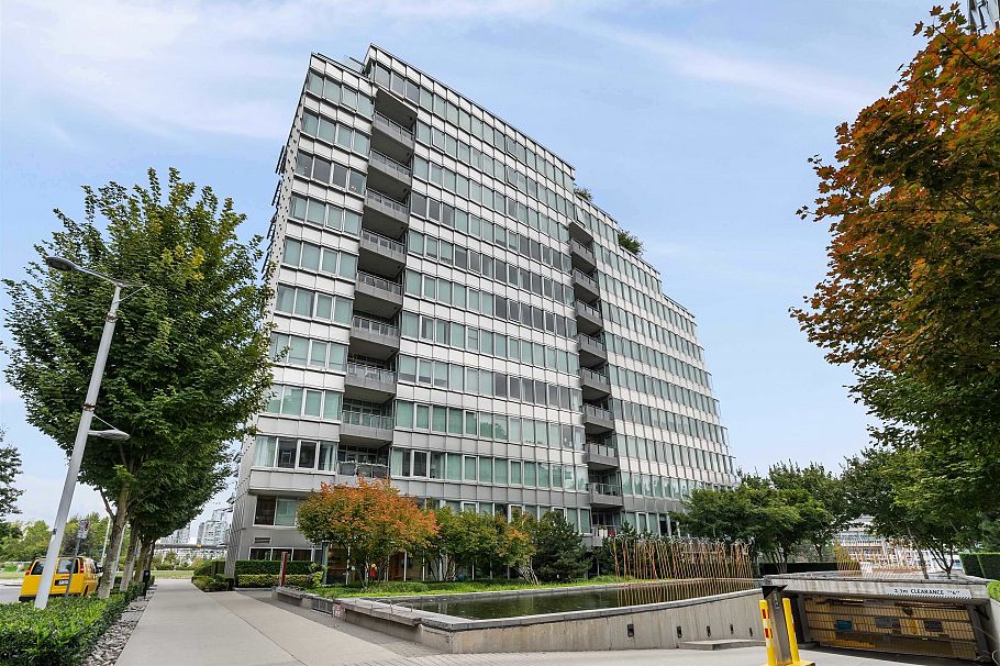 202 181 Athletes Way Vancouver, BC - 34