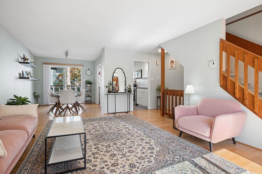 4 220 W 16th Street North Vancouver, BC - 2