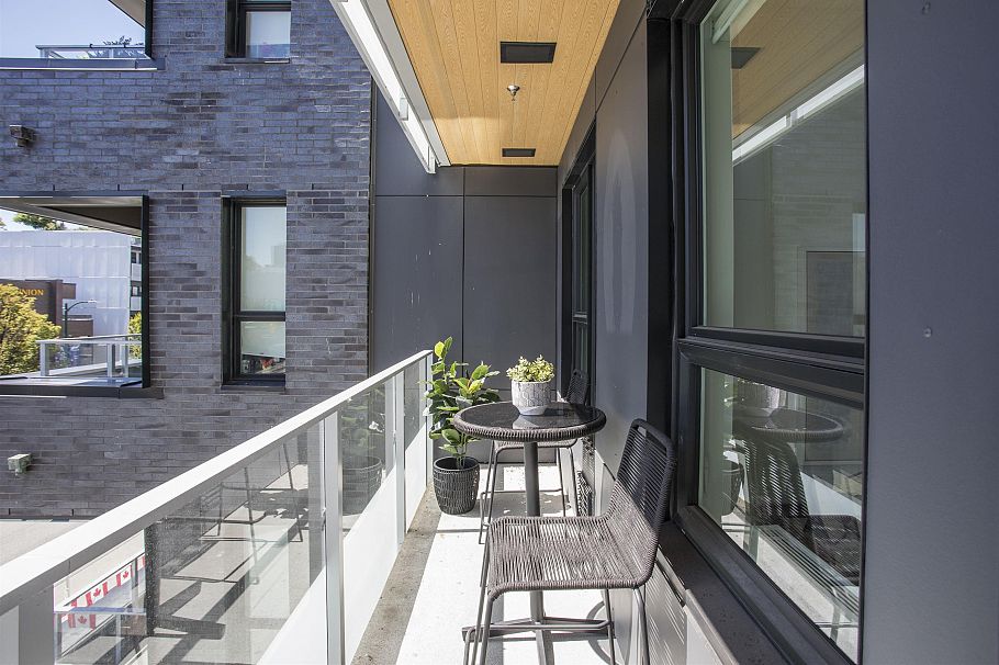 407 2471 St. George Street Vancouver, BC - 3