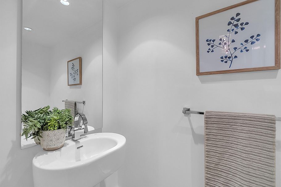 164 W 13th Street North Vancouver, BC - 18