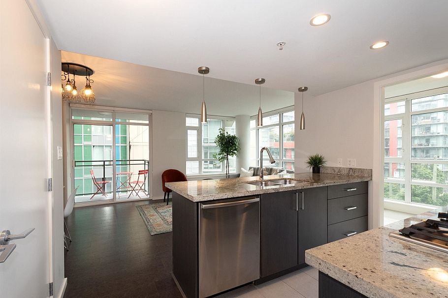 607 89 W 2nd Avenue Vancouver, BC - 2