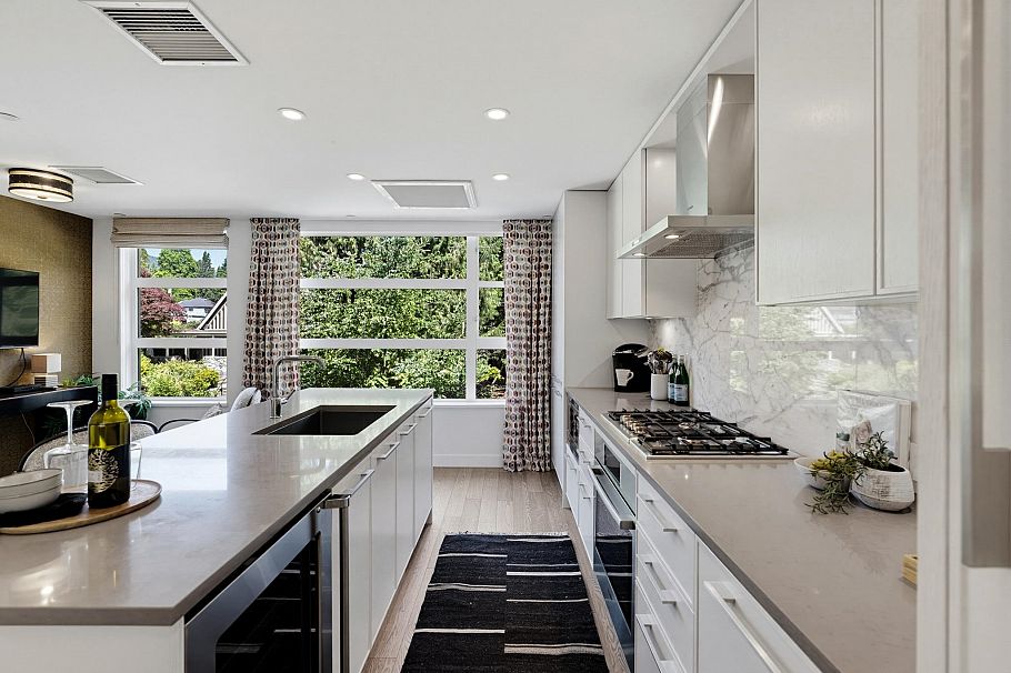 204 1055 Ridgewood Drive North Vancouver, BC - 11