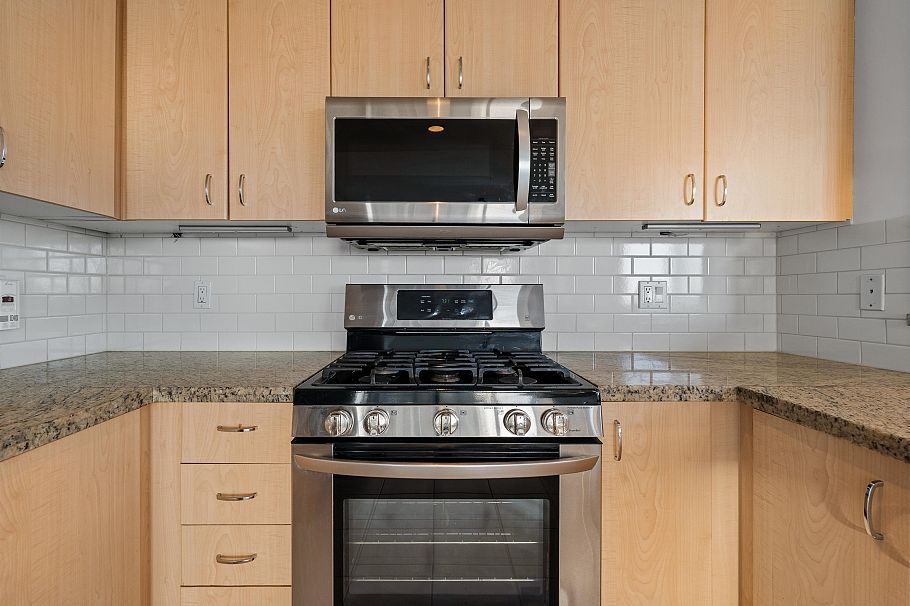 801 120 W 16th Street North Vancouver, BC - 15