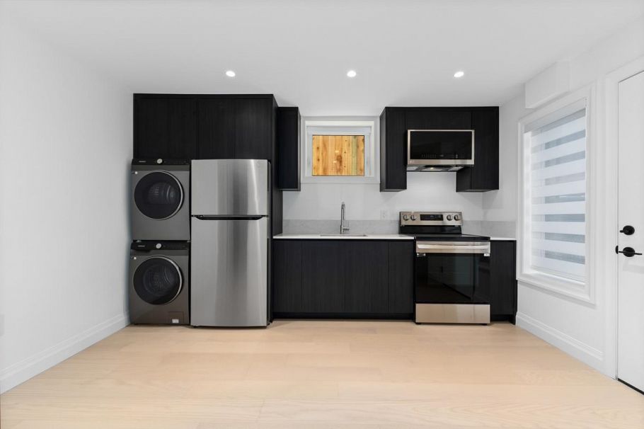 4007 W 19th Avenue Vancouver, BC - 31