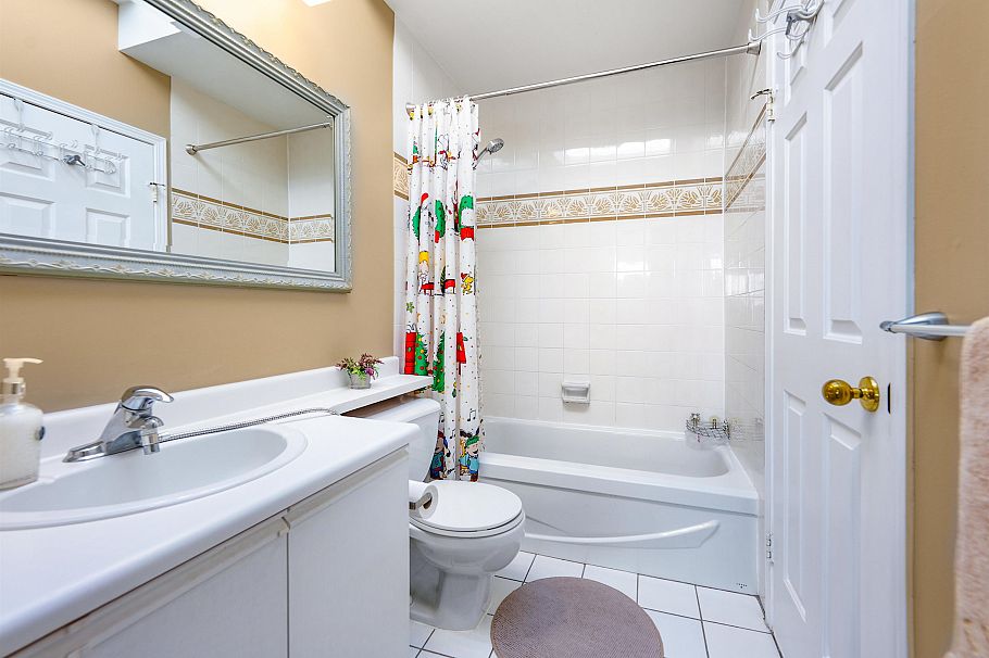 309 125 W 18th Street North Vancouver, BC - 11