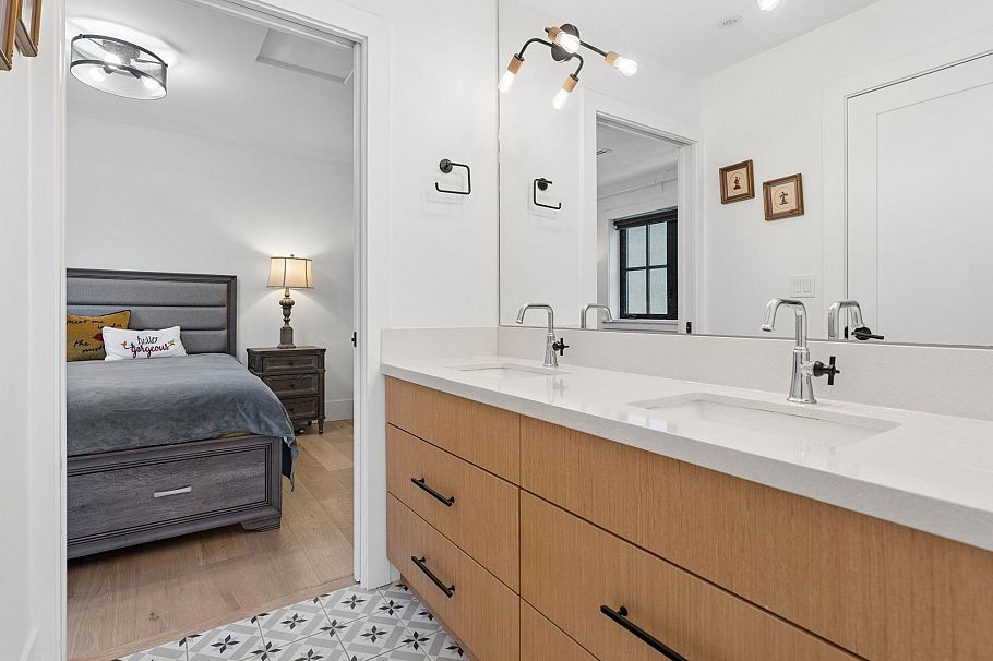 3363 W 15th Avenue Vancouver, BC - 5