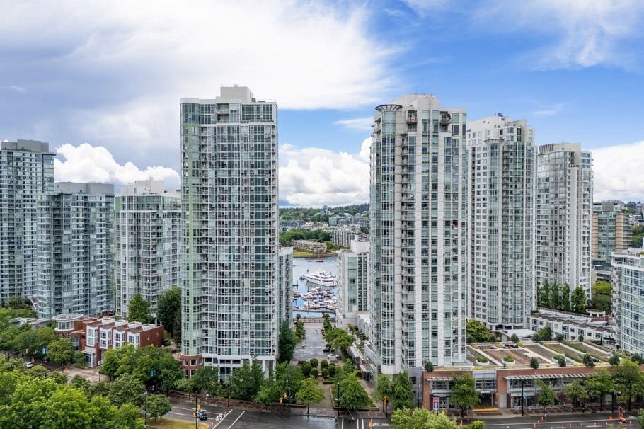 1505 193 Aquarius Mews Vancouver, BC - 1