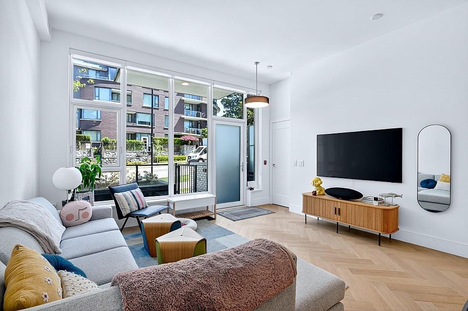 518 W 30th Avenue Vancouver, BC - 2