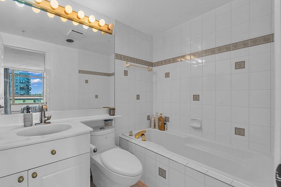 802 160 W Keith Road North Vancouver, BC - 23