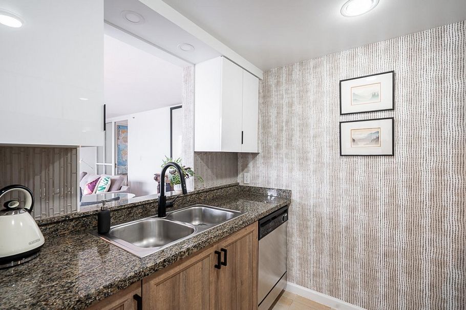 302 1228 Marinaside Crescent Vancouver, BC - 9
