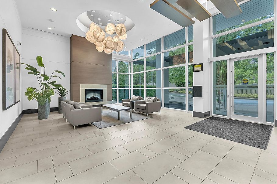 164 W 13th Street North Vancouver, BC - 36