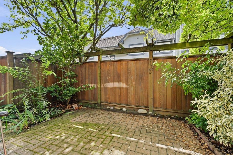 22 2133 St. Georges Avenue North Vancouver, BC - 23