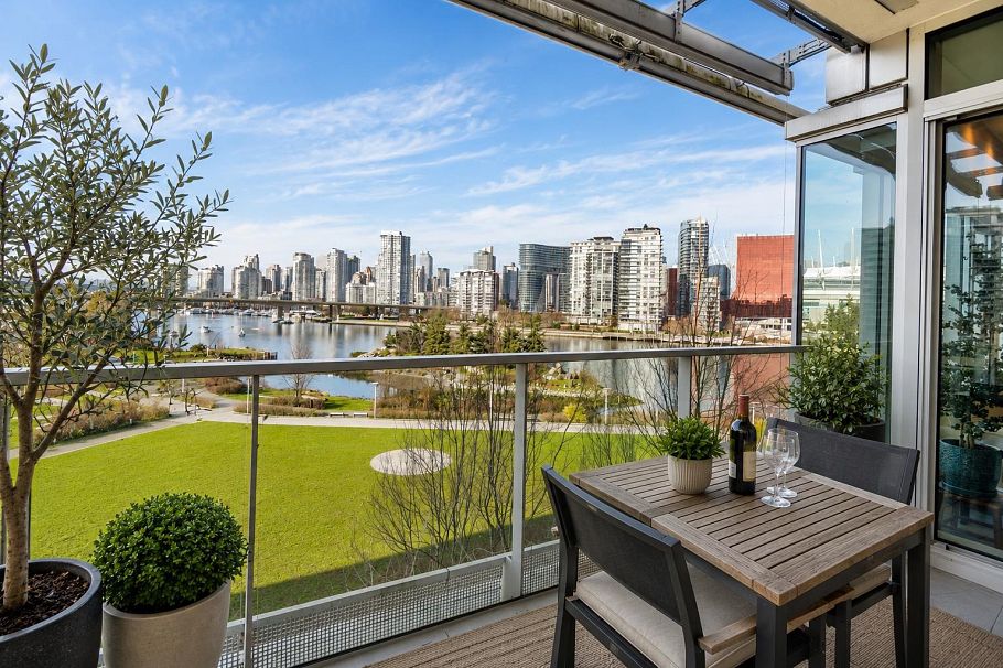 504 181 Athletes Way Vancouver, BC - 6