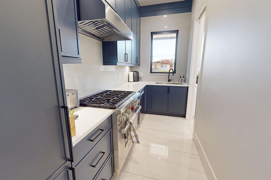 108 E 51st Avenue Vancouver, BC - 10