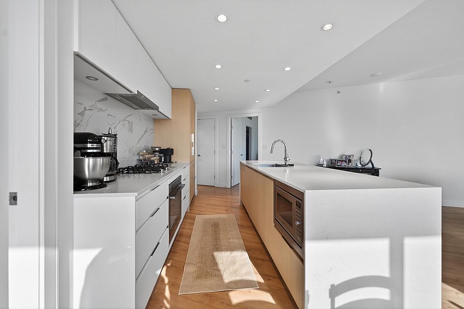 807 1500 Fern Street North Vancouver, BC - 5