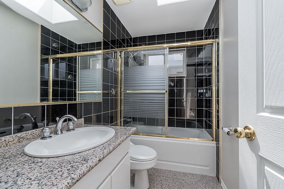2304 Garden Drive Vancouver, BC - 22