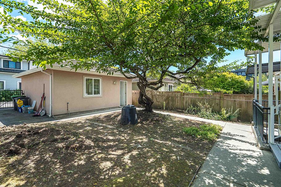 2304 Garden Drive Vancouver, BC - 36