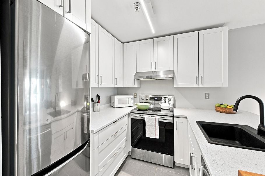 108 2020 W 8th Avenue Vancouver, BC - 11