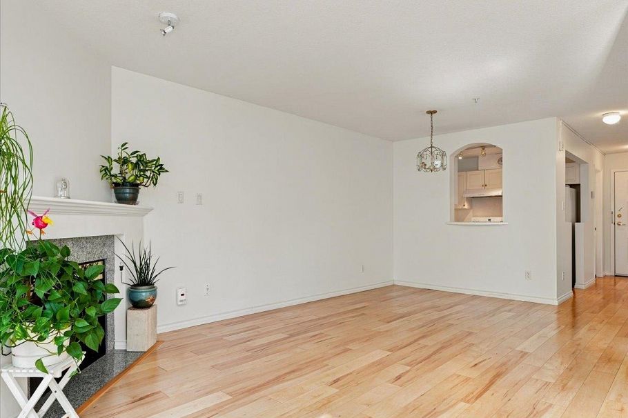 207 3638 Rae Avenue Vancouver, BC - 6