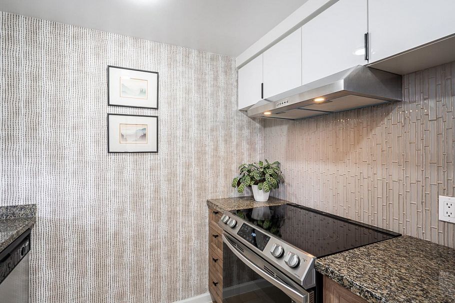 302 1228 Marinaside Crescent Vancouver, BC - 10