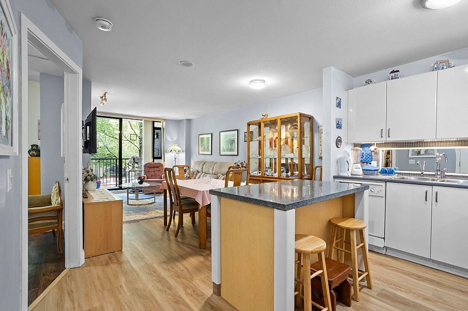 205 175 W 1st Street North Vancouver, BC - 9