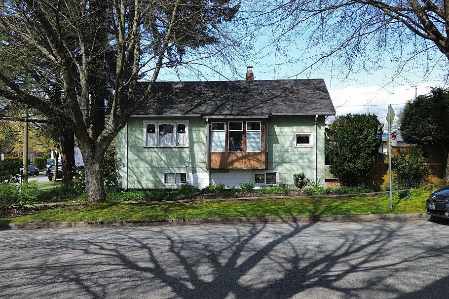4496 Ontario Street Vancouver, BC - 3