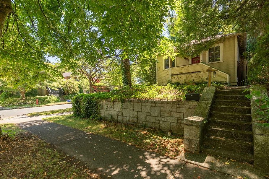 1194 E 18th Avenue Vancouver, BC - 1