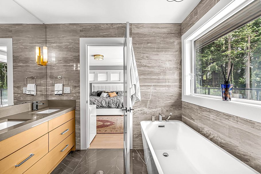 1033 Prospect Avenue North Vancouver, BC - 30