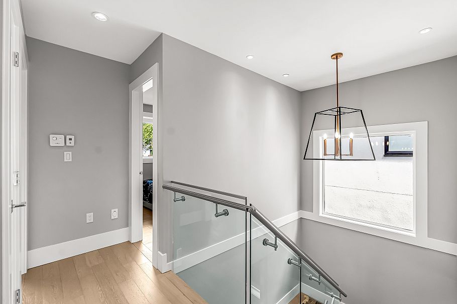 1033 Prospect Avenue North Vancouver, BC - 26