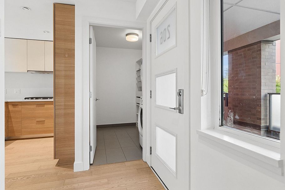 206 3456 Commercial Street Vancouver, BC - 5