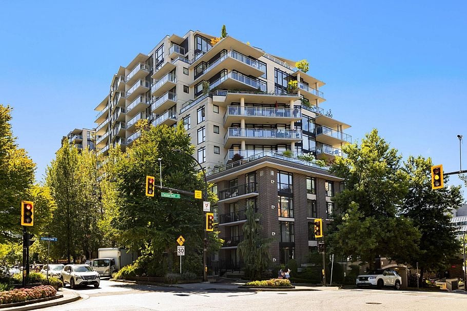 205 175 W 1st Street North Vancouver, BC - 1