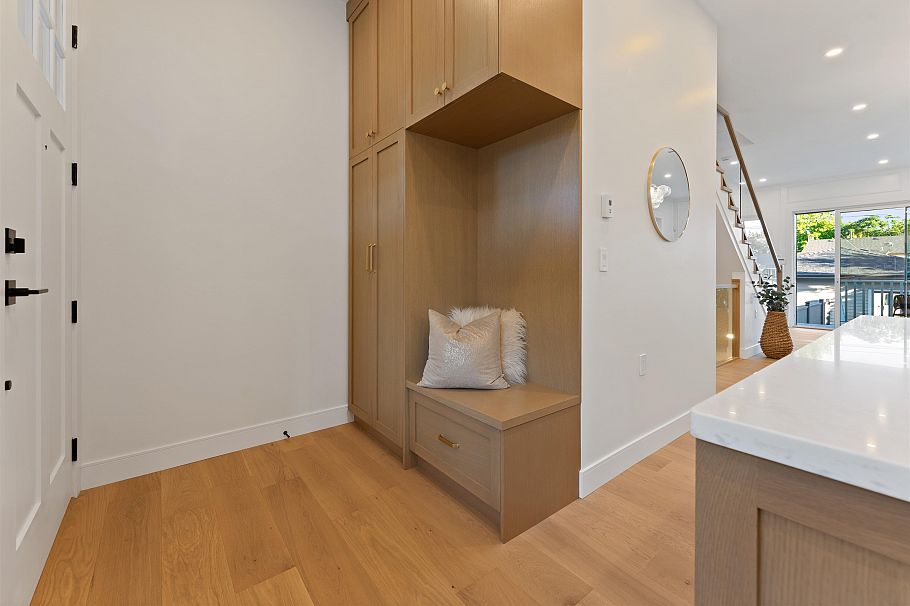 2578 E 4th Avenue Vancouver, BC - 3