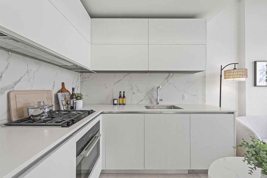 904 8415 Granville Street Vancouver, BC - 5