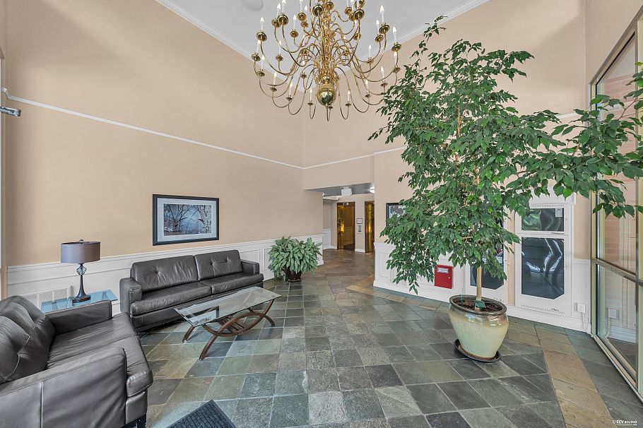802 160 W Keith Road North Vancouver, BC - 32