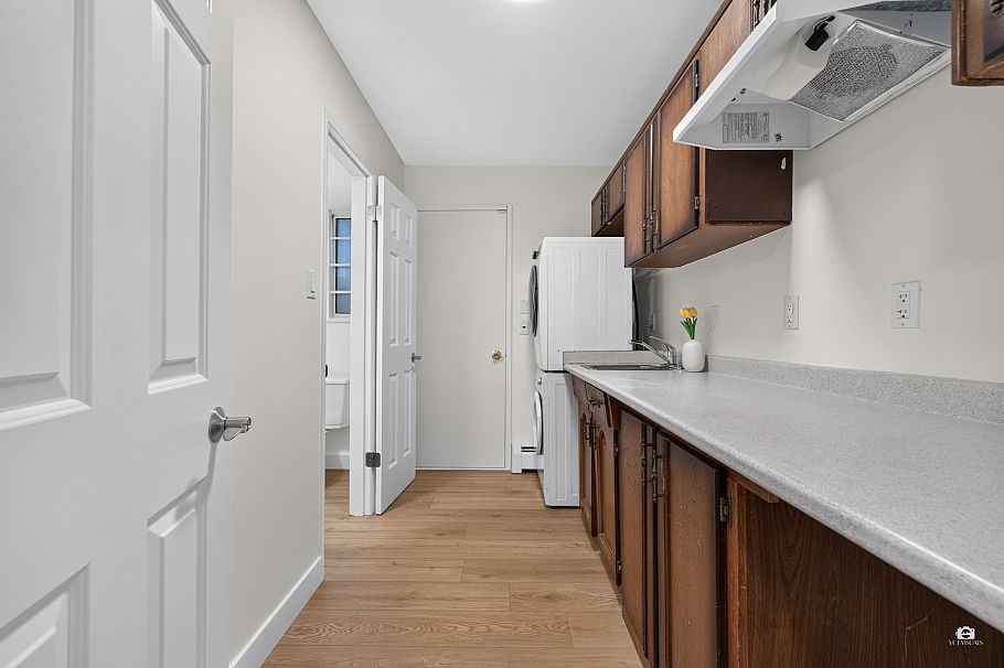 3771 W 30th Avenue Vancouver, BC - 23